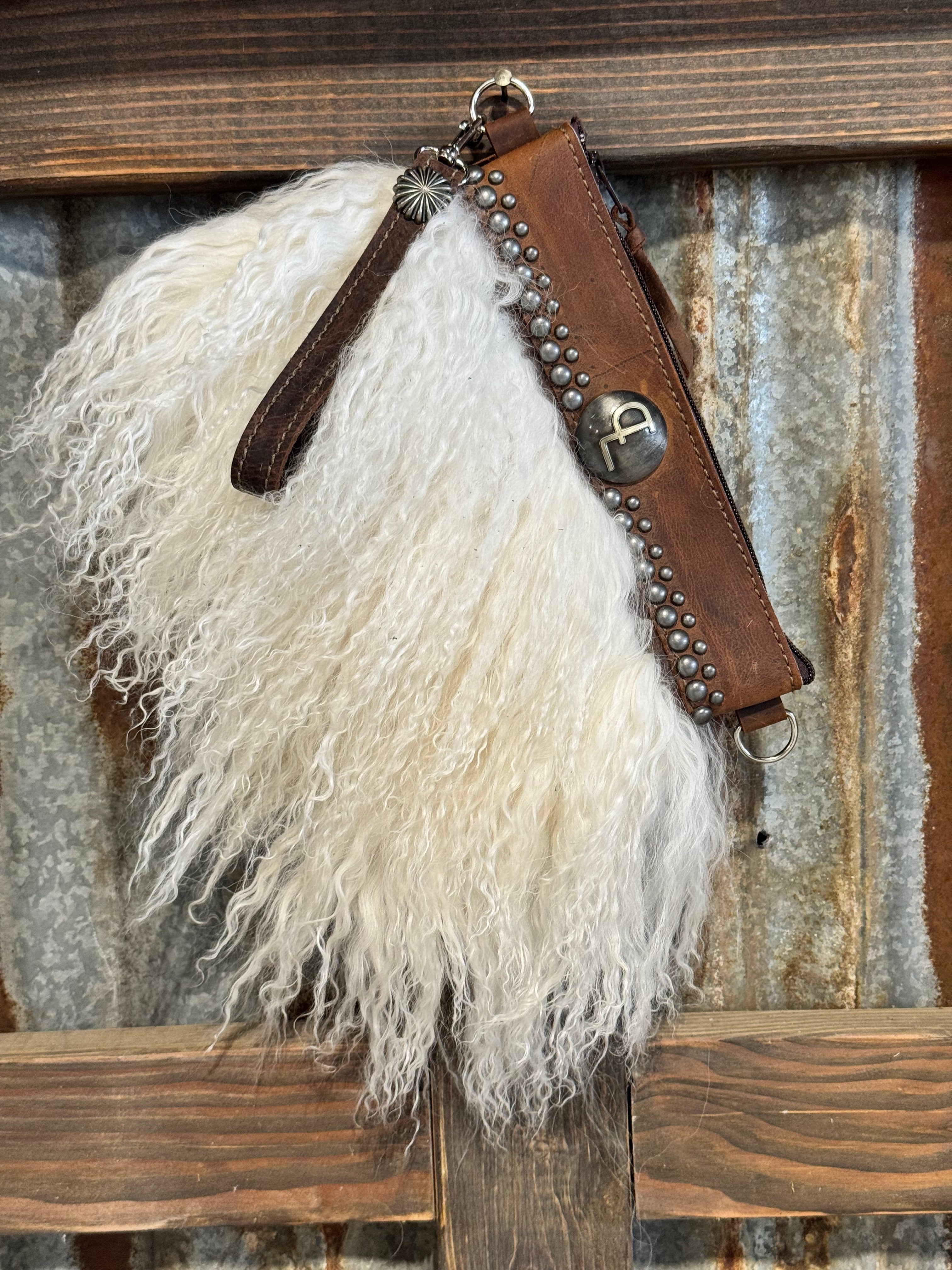 White Lamb Mother Bucker w/DCL Concho