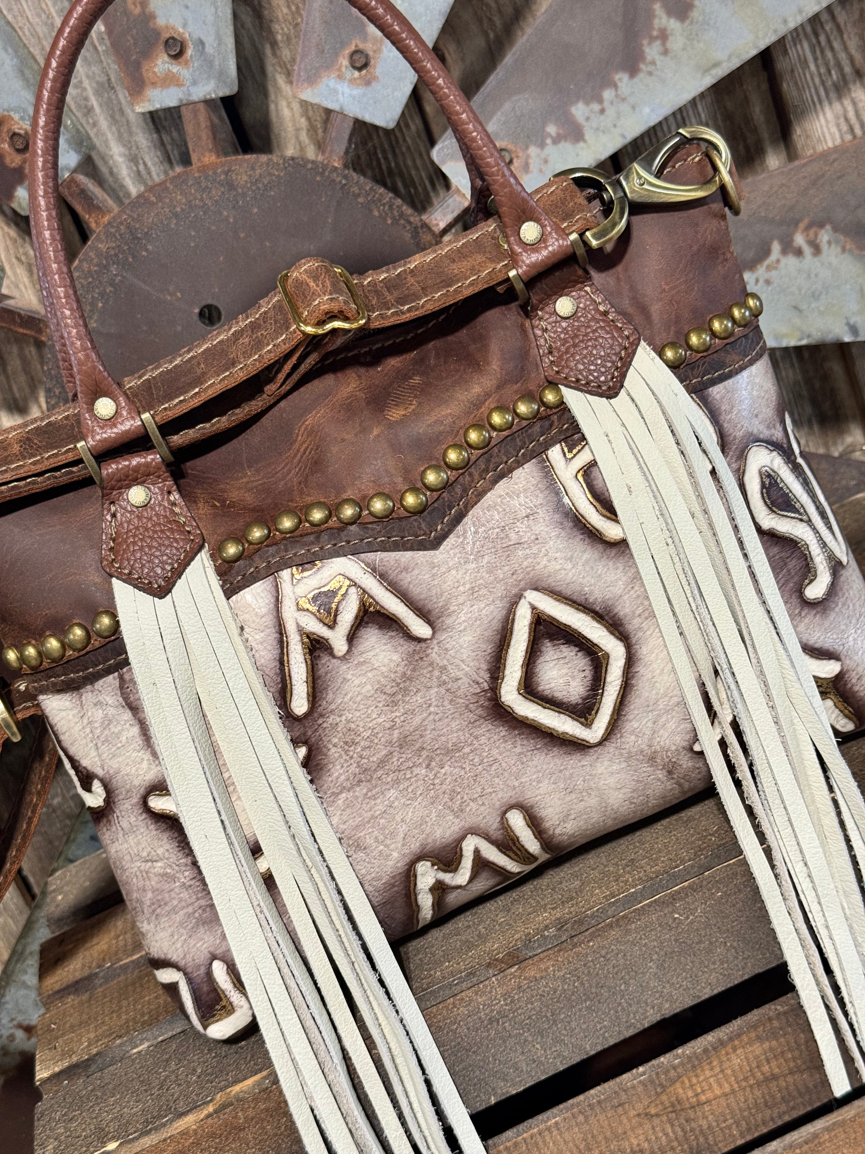 Medium Dutton Dally #8760