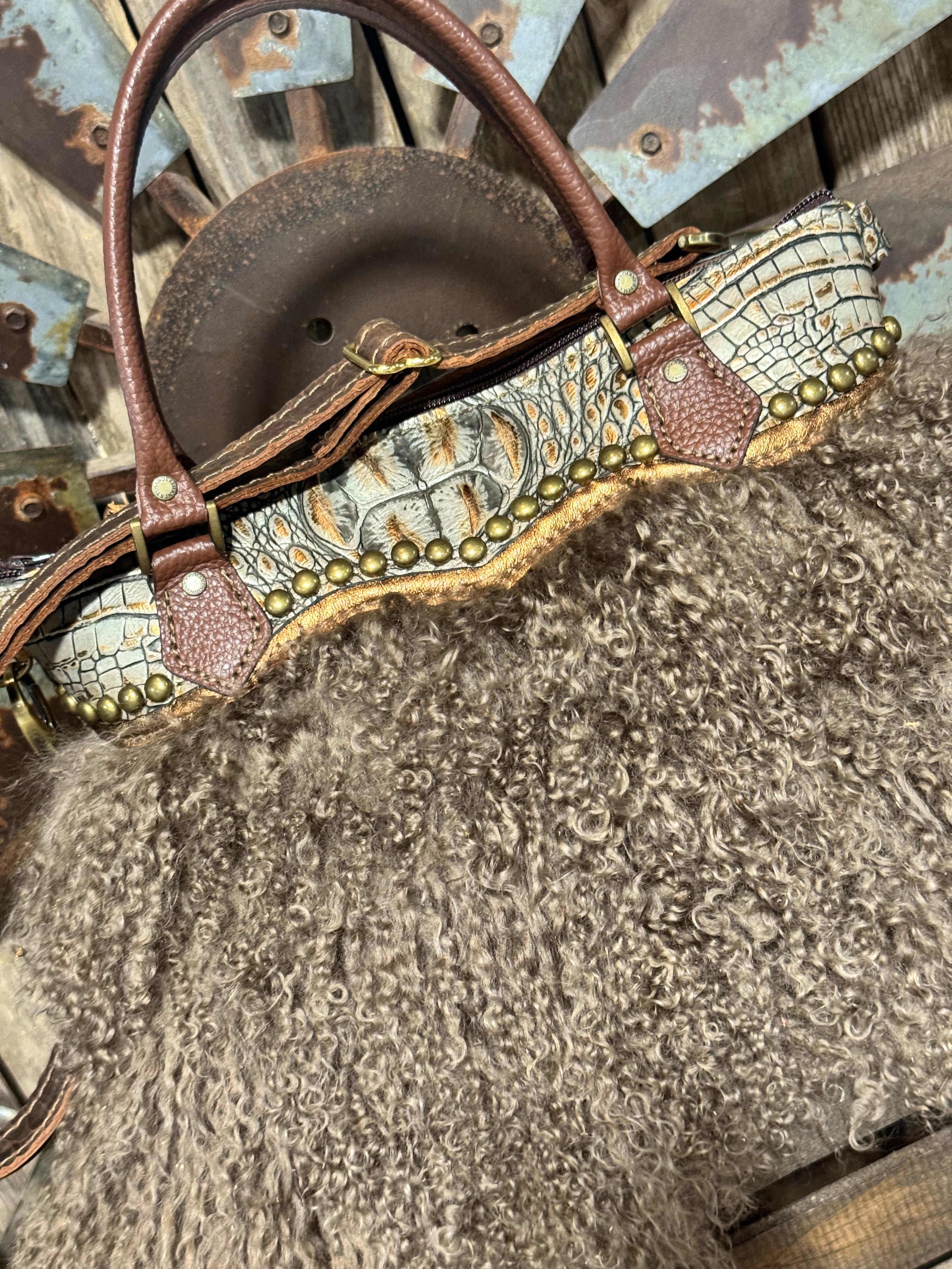 Medium Dutton Dally #8884