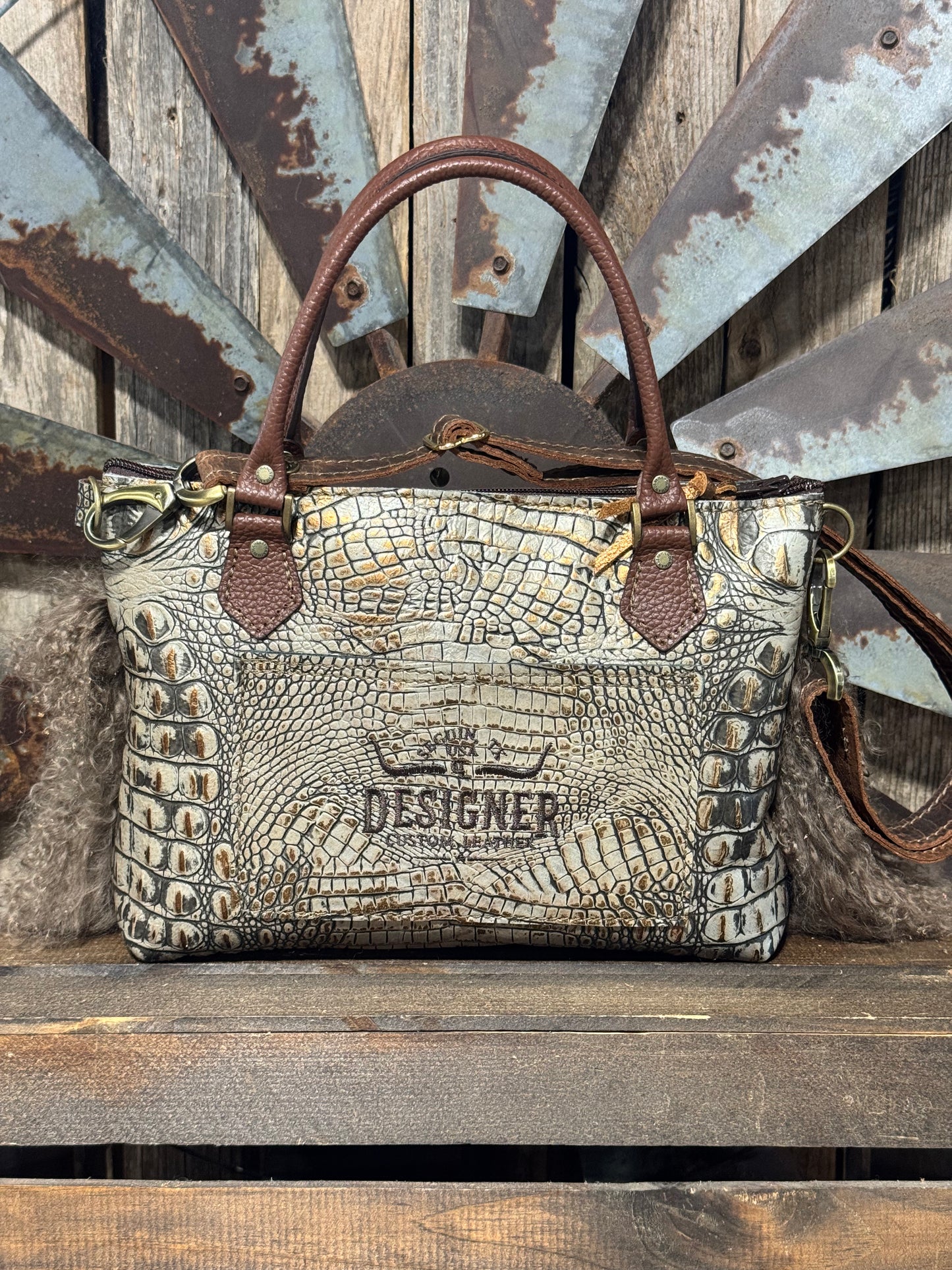 Medium Dutton Dally #8884